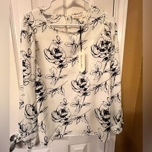 NWT Vine & Love Black and Off White Floral Women's Top, size small